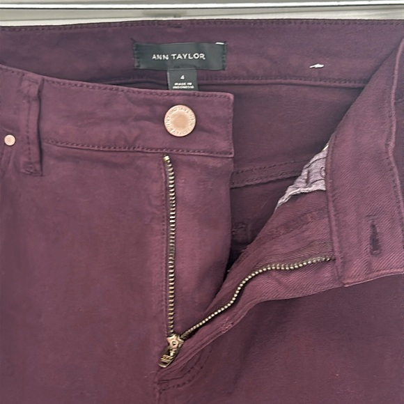 🆕 Ann Taylor “The Taper” Sculpting Mid Rise Jeans in Plum Rose. Size 4… - Picture 8 of 15